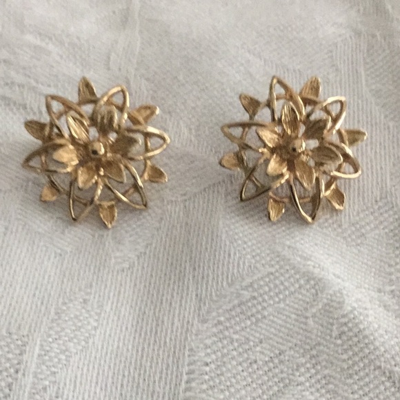 Sarah Coventry Jewelry - 🌺Awesome Estate Sarah Coventry Earrings Must Have